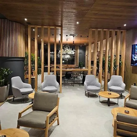 Zlatni Javor - 511 アパート